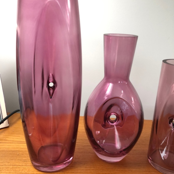 4 Amethyst/Purple Vases - Picture 2 of 3